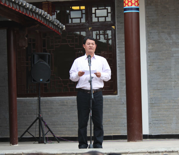 盘龙乡党委书记刘加雄主持开馆仪式