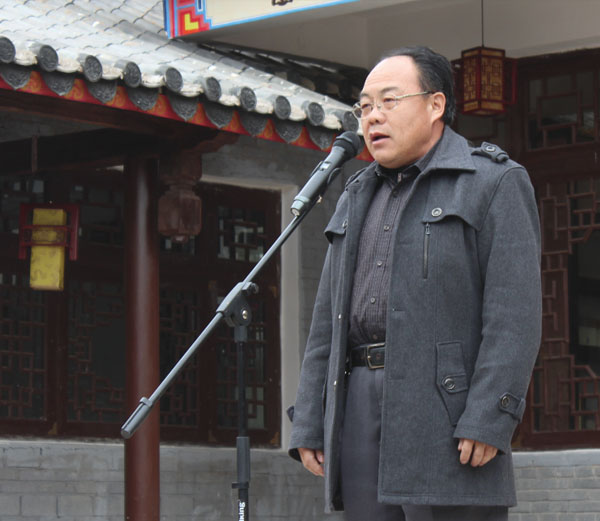 文山州民宗委调研员、苗学会会长王万荣宣布开馆